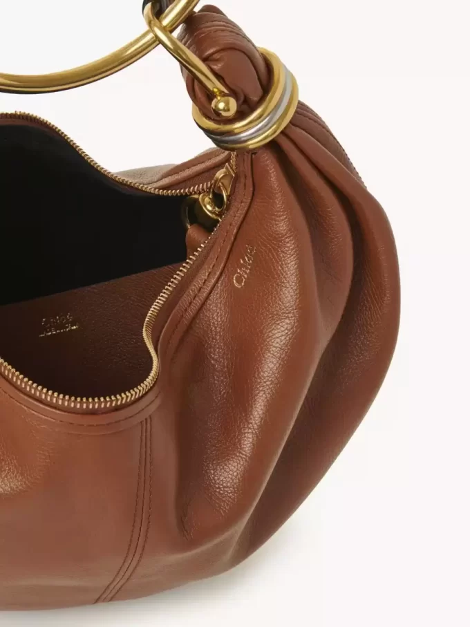 Bolso Hobo pequeño tipo pulsera en piel granulada