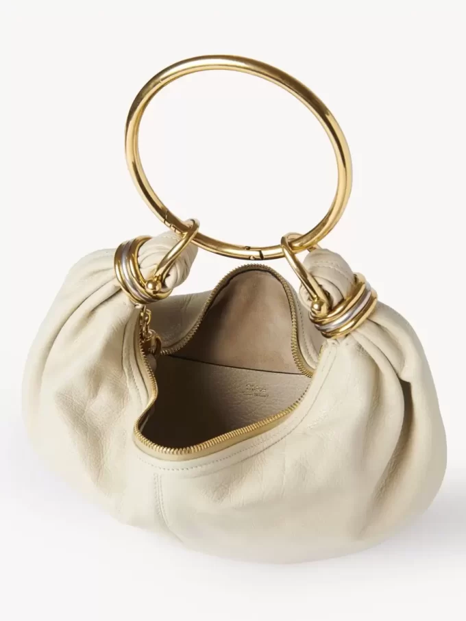 Bolso hobo pequeño tipo pulsera en piel granulada