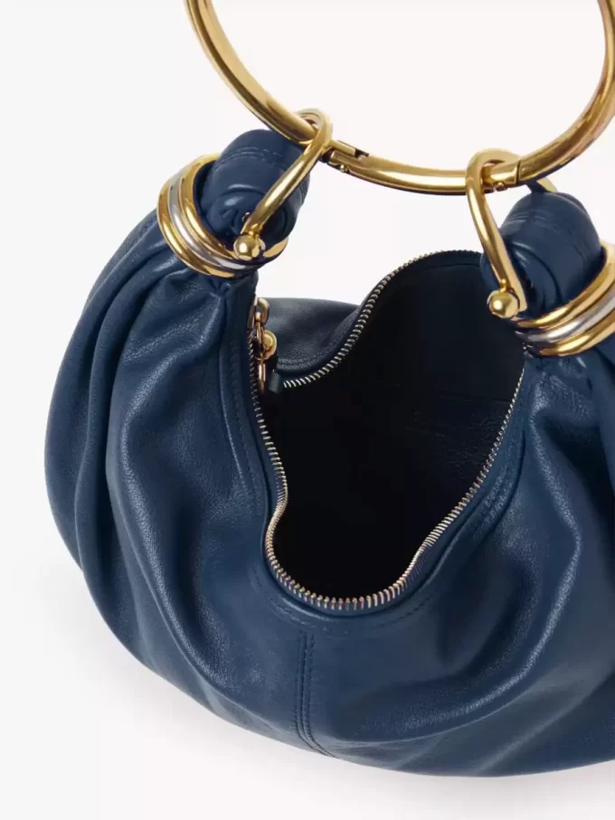 Bolso Hobo pequeño tipo pulsera en piel granulada
