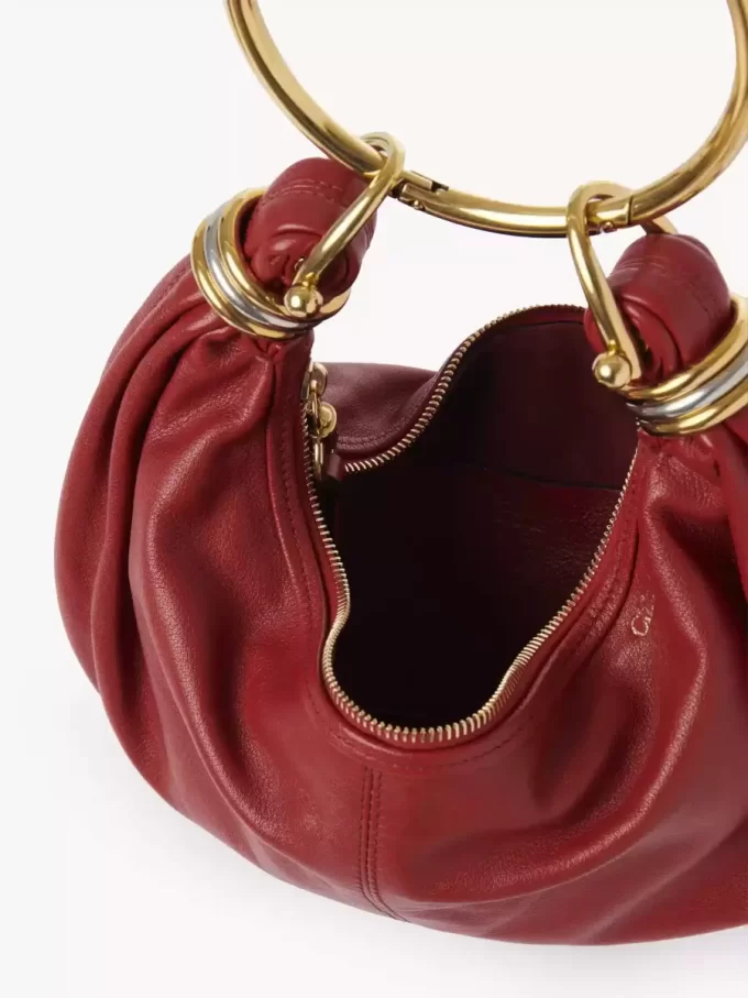 Bolso Hobo pequeño tipo pulsera en piel granulada