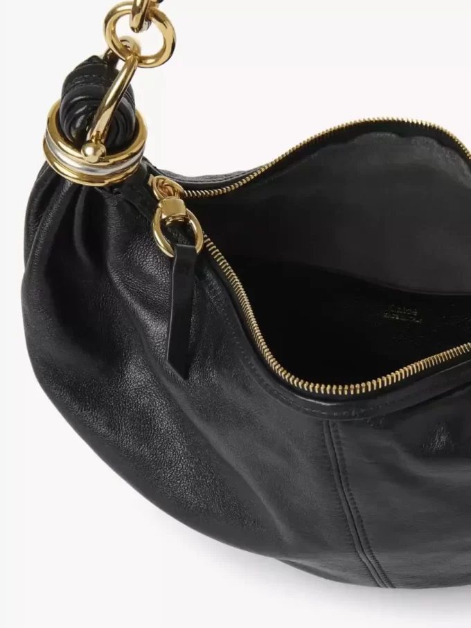 Bolso hobo pequeño tipo pulsera en piel granulada