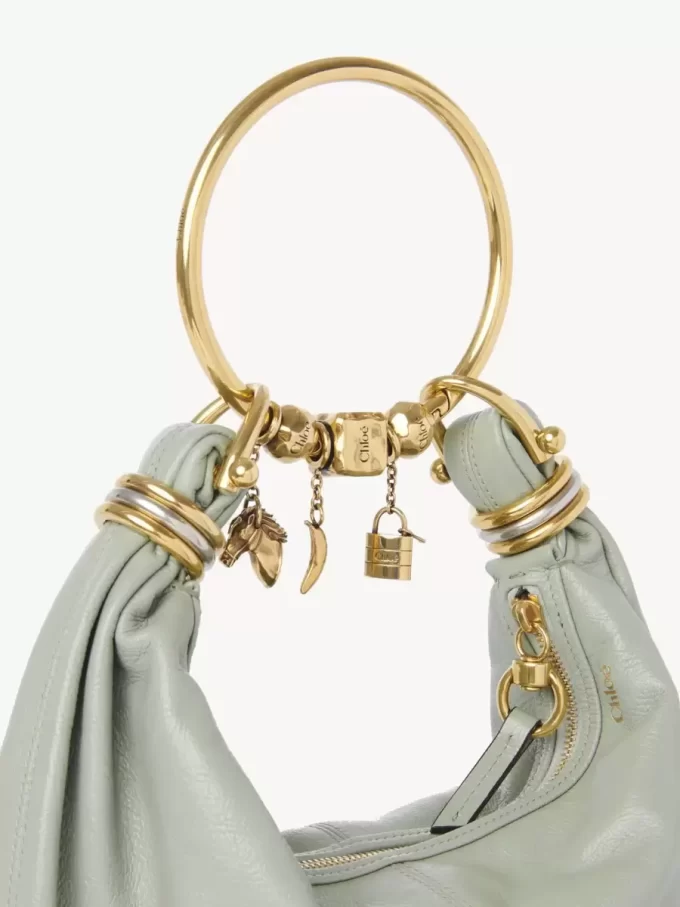 Bolso Hobo pequeño tipo pulsera en piel granulada
