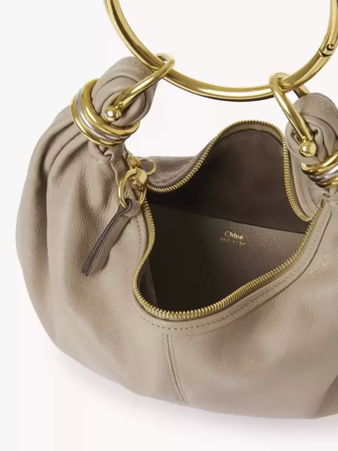 Bolso hobo pequeño tipo pulsera en piel granulada