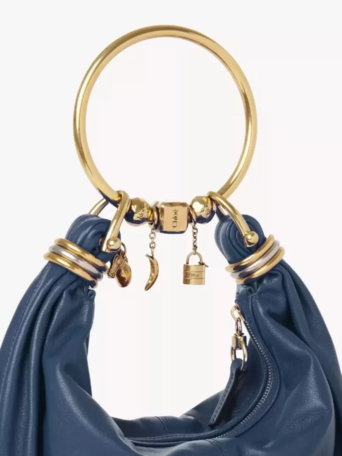 Bolso Hobo pequeño tipo pulsera en piel granulada