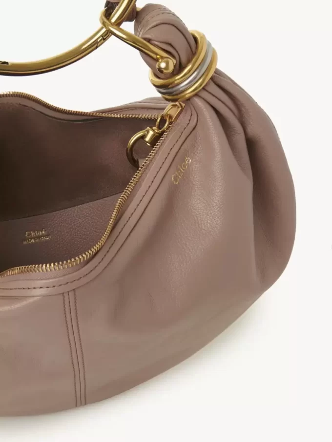 Bolso Hobo pequeño tipo pulsera en piel granulada