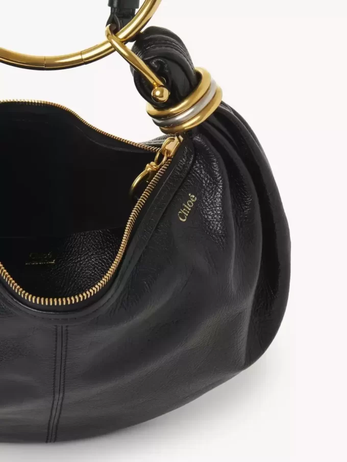 Bolso Hobo pequeño tipo pulsera en piel granulada