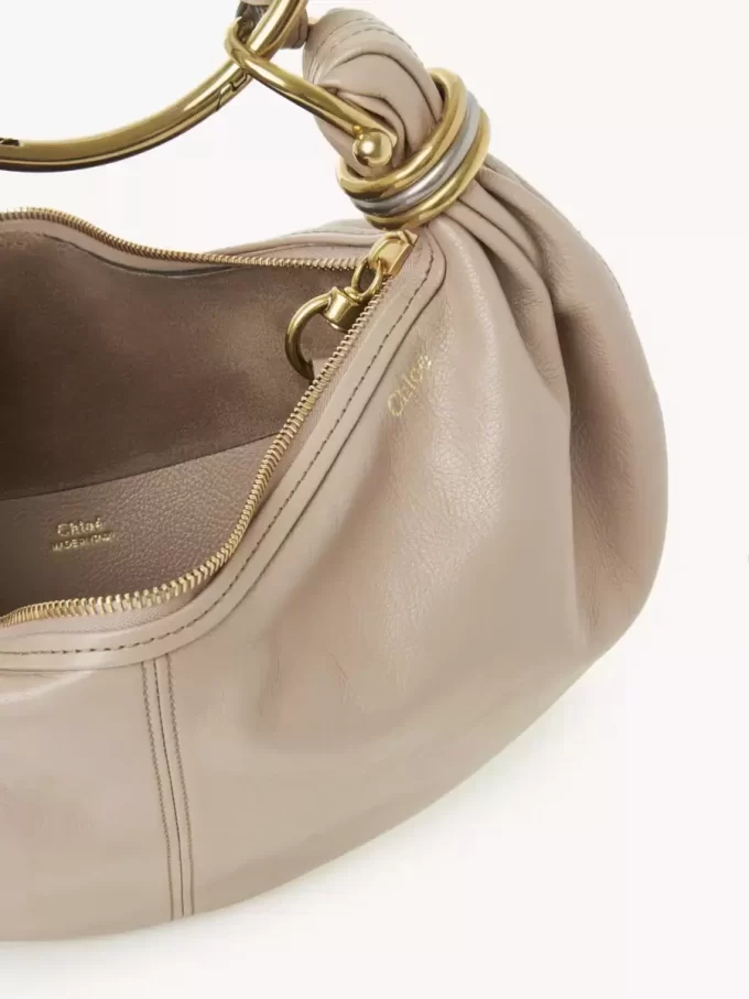 Bolso Hobo pequeño tipo pulsera en piel granulada