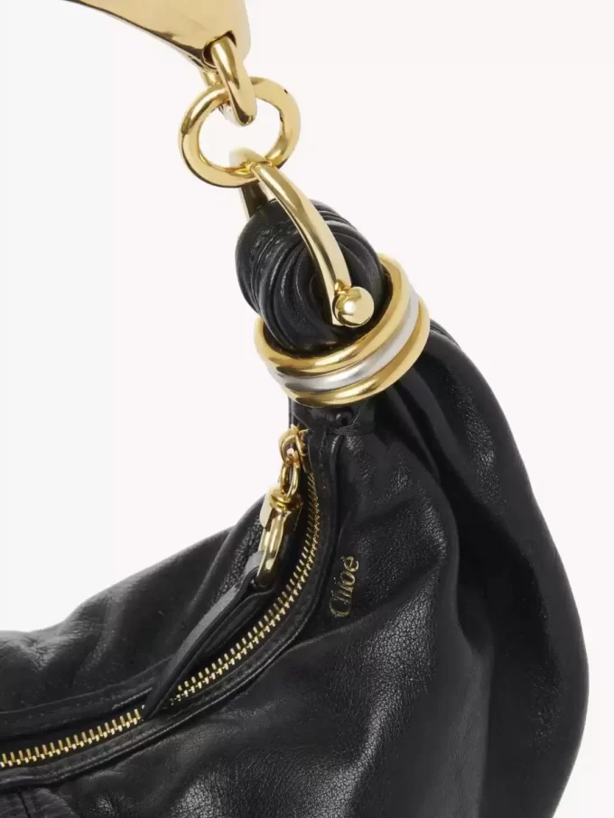 Bolso hobo pequeño tipo pulsera en piel granulada