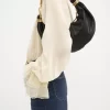 Bolso hobo pequeño tipo pulsera en piel granulada