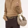 Bolso hobo pequeño tipo pulsera en piel granulada
