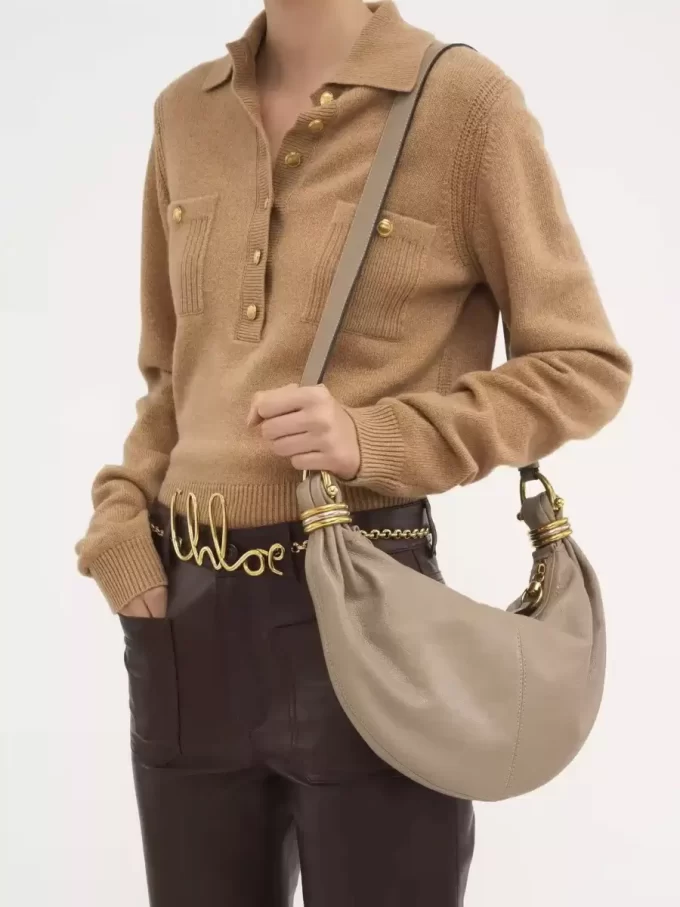 Bolso hobo pequeño tipo pulsera en piel granulada