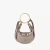Bolso Hobo pequeño tipo pulsera en piel metalizada