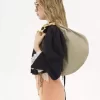 Bolso hobo Twisted Shell en piel brillante Bolso hobo Twisted Shell en piel brillante