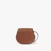 Bolso pequeño Marcie Saddle en piel granulada