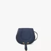 Bolso pequeño Marcie Saddle en piel granulada Bolso pequeño Marcie Saddle en piel granulada