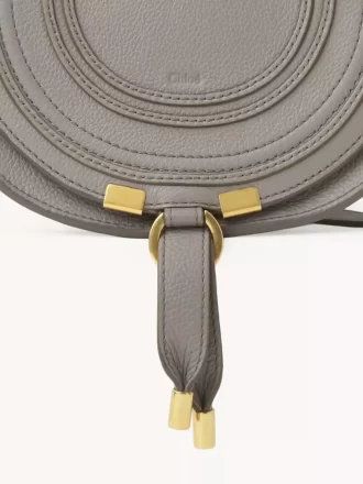Bolso pequeño Marcie Saddle en piel granulada