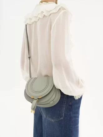 Bolso pequeño Marcie Saddle en piel granulada