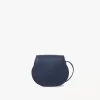 Bolso pequeño Marcie Saddle en piel granulada Bolso pequeño Marcie Saddle en piel granulada