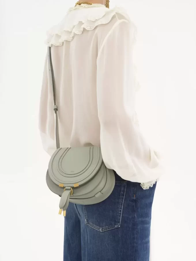 Bolso pequeño Marcie Saddle en piel granulada