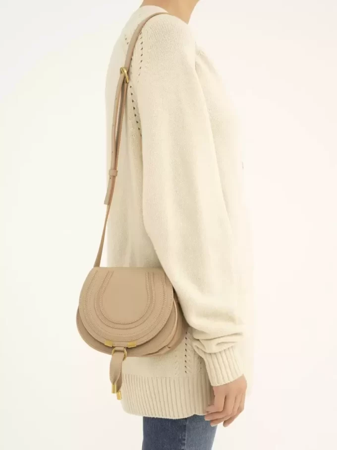 Bolso pequeño Marcie Saddle en piel granulada