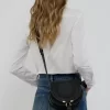 Bolso pequeño Marcie Saddle en piel granulada Bolso pequeño Marcie Saddle en piel granulada