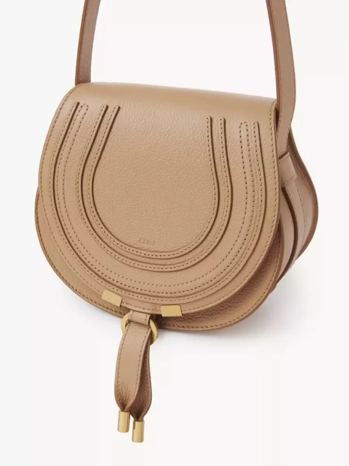 Bolso pequeño Marcie Saddle en piel granulada