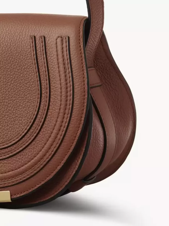 Bolso pequeño Marcie Saddle en piel granulada