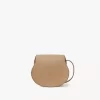 Bolso pequeño Marcie Saddle en piel granulada
