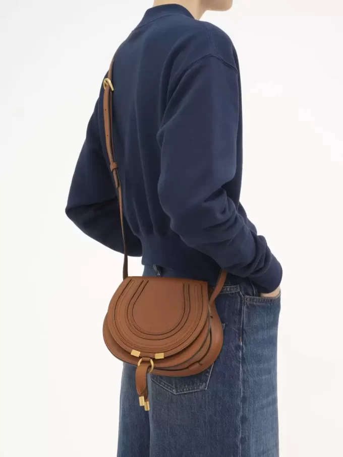 Bolso pequeño Marcie Saddle en piel granulada