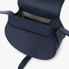 Bolso pequeño Marcie Saddle en piel granulada Bolso pequeño Marcie Saddle en piel granulada