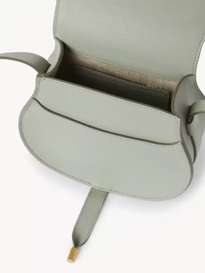 Bolso pequeño Marcie Saddle en piel granulada