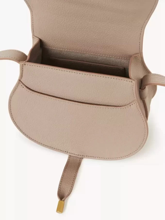 Bolso pequeño Marcie Saddle en piel granulada