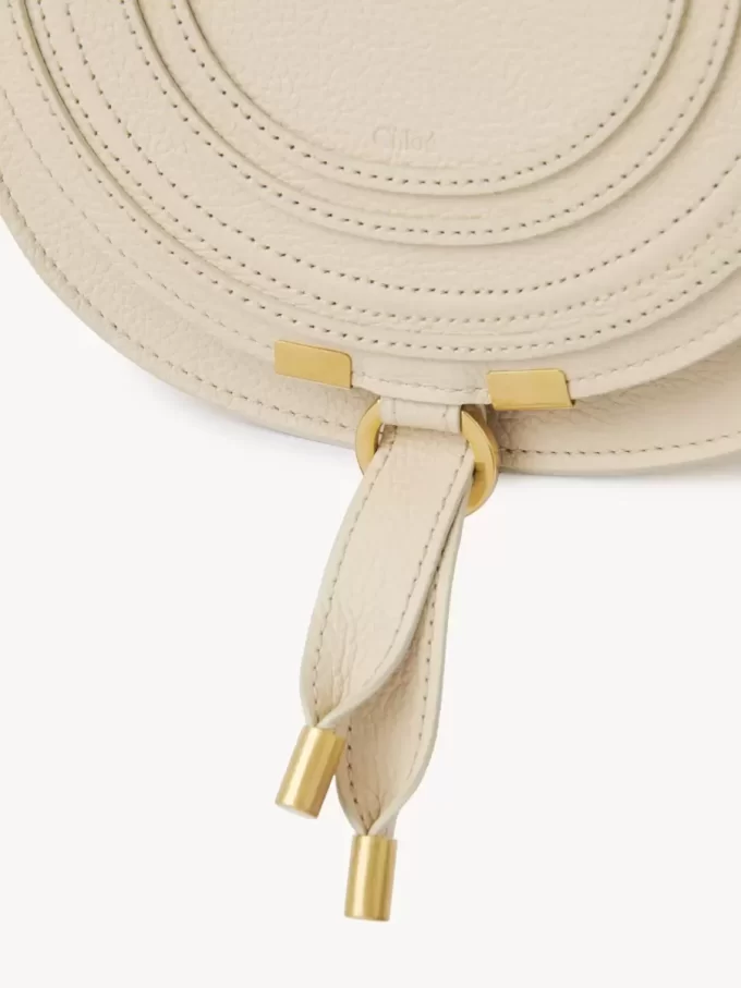Bolso pequeño Marcie Saddle en piel granulada
