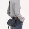 Bolso pequeño Marcie Saddle en piel granulada Bolso pequeño Marcie Saddle en piel granulada