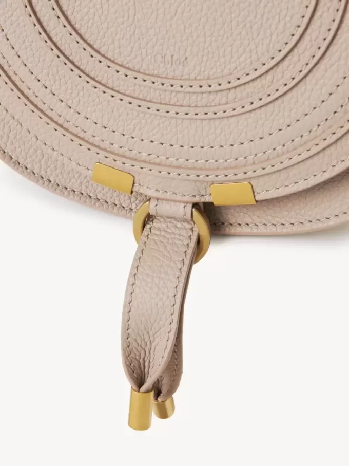 Bolso pequeño Marcie Saddle en piel granulada