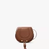 Bolso pequeño Marcie tipo sillín de piel brillante