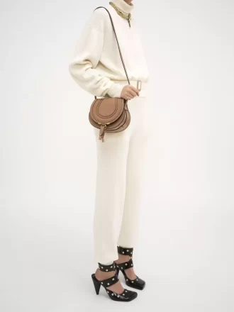 Bolso pequeño Marcie tipo sillín de piel brillante