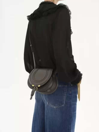 Bolso pequeño Marcie tipo sillín de piel brillante