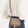 Bolso pequeño Marcie tipo sillín de piel brillante
