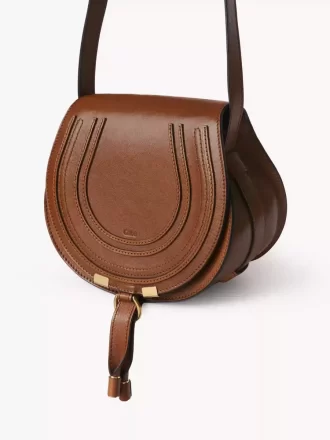Bolso pequeño Marcie tipo sillín de piel brillante