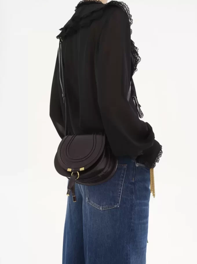 Bolso pequeño Marcie tipo sillín de piel brillante