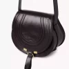 Bolso pequeño Marcie tipo sillín de piel brillante