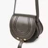 Bolso pequeño Marcie tipo sillín de piel brillante