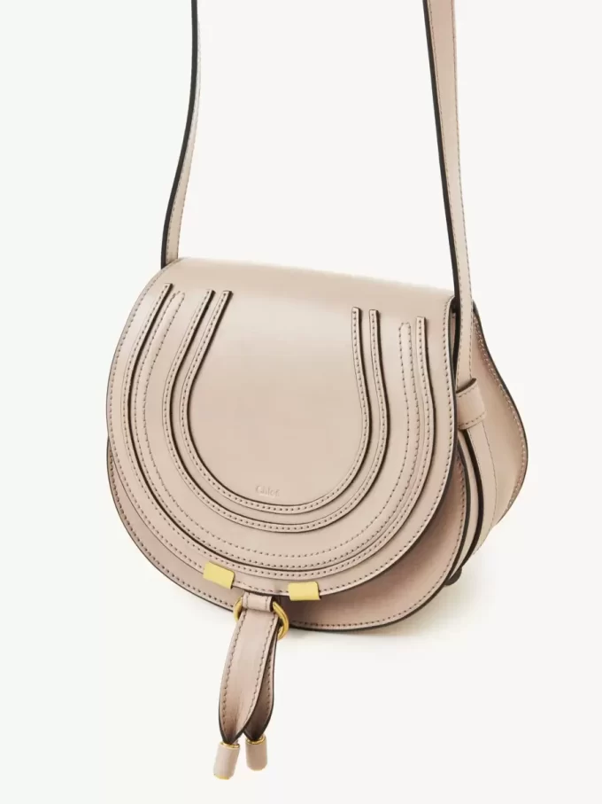 Bolso pequeño Marcie tipo sillín de piel brillante