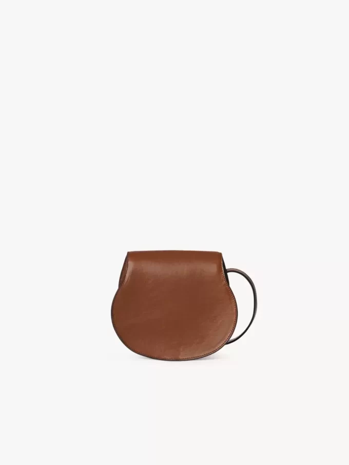 Bolso pequeño Marcie tipo sillín de piel brillante