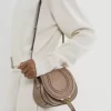 Bolso pequeño Marcie tipo sillín de piel brillante
