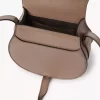 Bolso pequeño Marcie tipo sillín de piel brillante