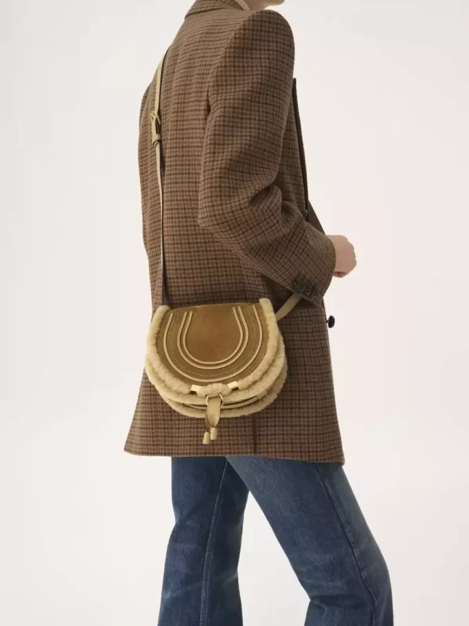 Bolso pequeño Marcie tipo sillín en ante y borrego