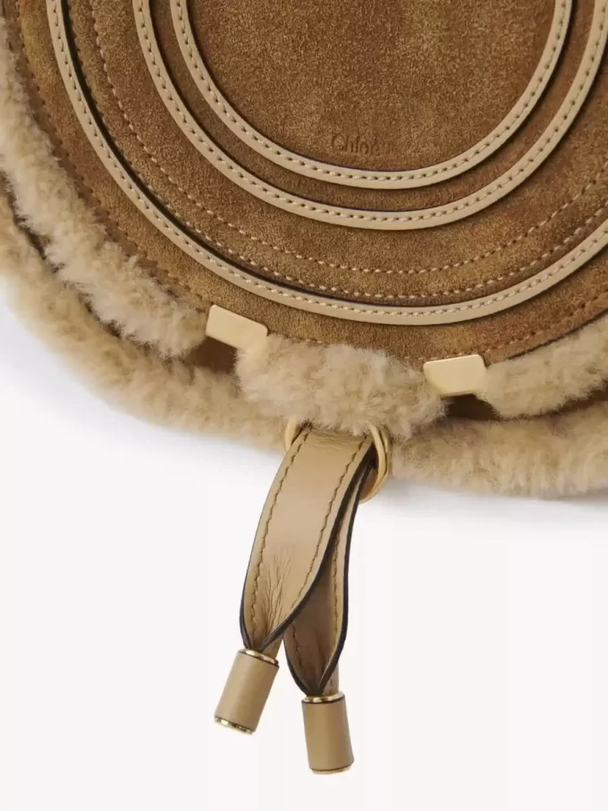 Bolso pequeño Marcie tipo sillín en ante y borrego