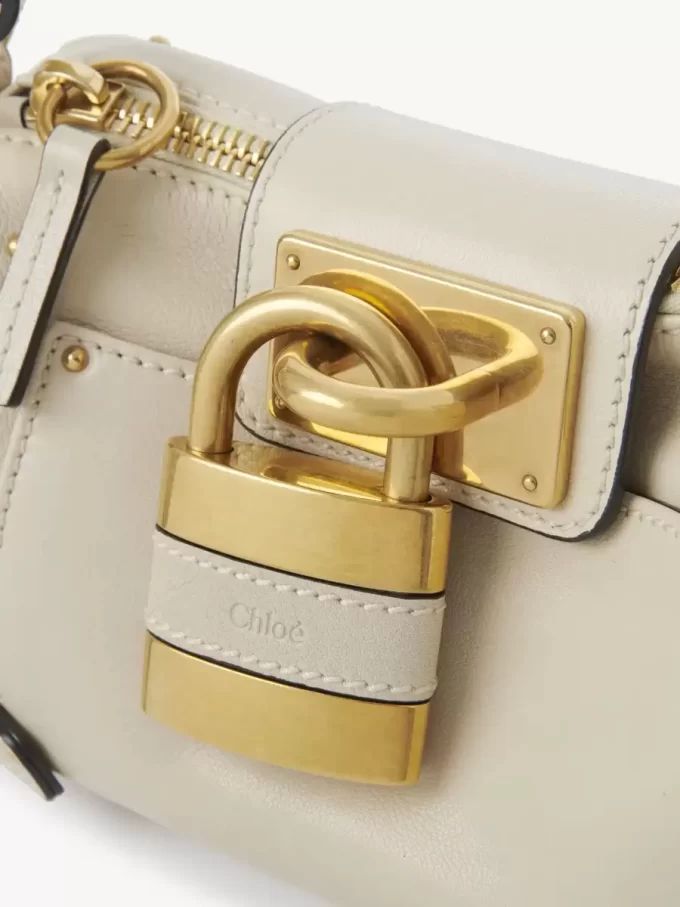 Bolso pequeño Paddington con cadena en piel granulada Bolso pequeño Paddington con cadena en piel granulada
